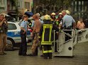 2 Denkmalkletterer hielten Feuerwehr und Polizei in Trapp Koeln Heumarkt P202